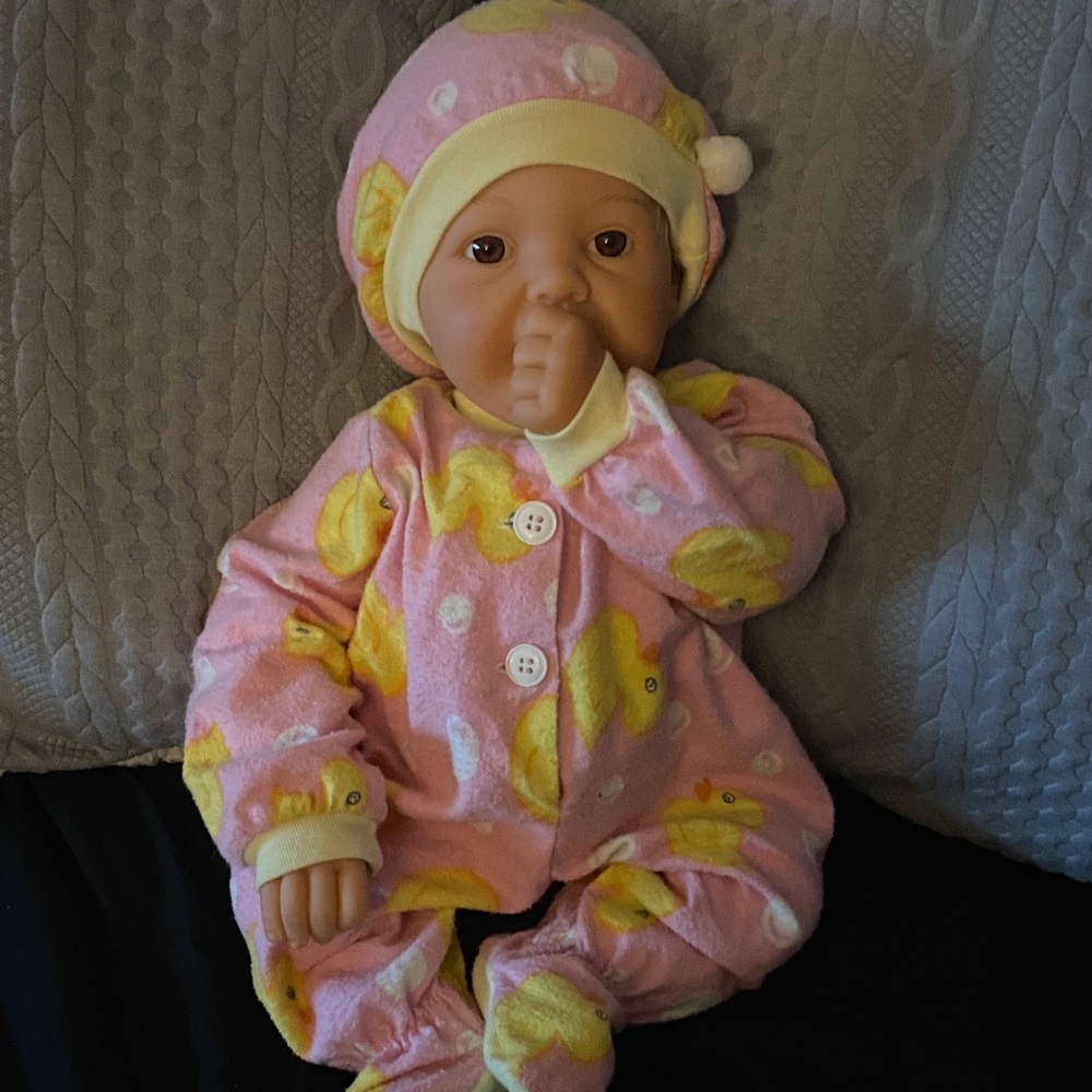 Perfect gift Lee Middleton 1997 Baby Doll with Duck Print Onesie signed by Reva - Picture 2 of 5